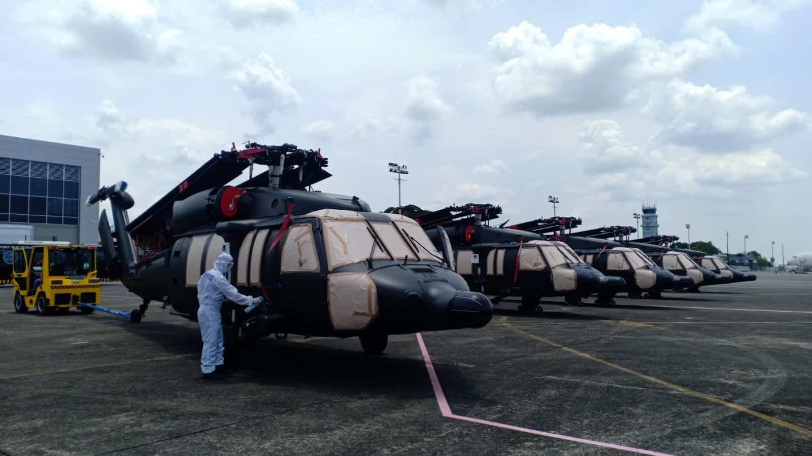 Багатоцільові гелікоптери Sikorsky S-70i Black Hawk доставлені до Філіппін літаком Ан-124 «Руслан»