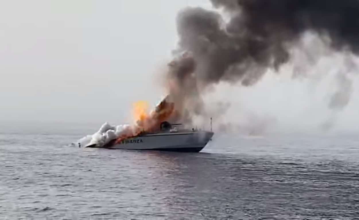 Пожежа на італійському патрульному катері Cappelletti (G94) 1