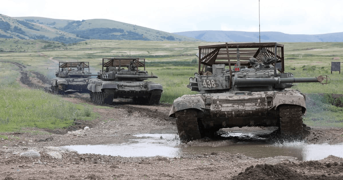 Танки Т-72Б3 ЗС РФ з новим захистом. Серпень 2021