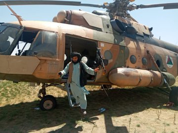 Гелікоптер Мі-8 залишений урядовими військами Афганістану у Газні