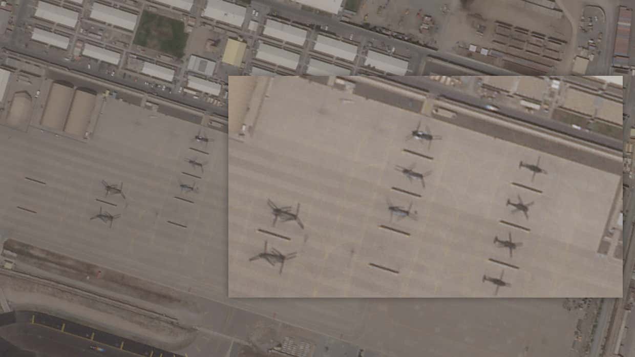 Гелікоптери CH-46E Sea Knight на супутникових знімках у аеропорту Кабула