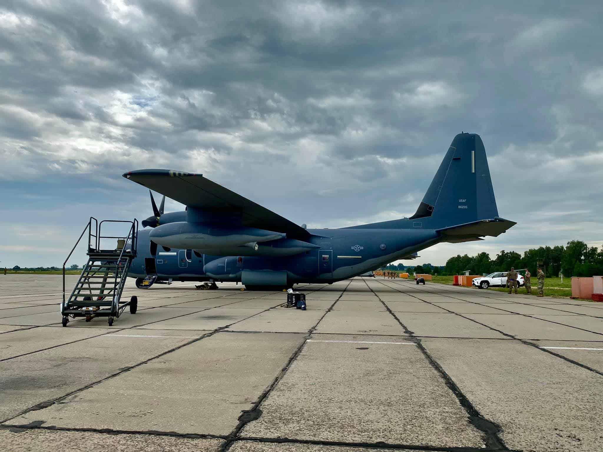 Літак MC-130 на аеродромі у Вінниці