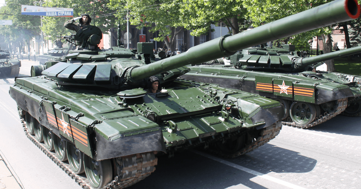 Танки Т-72Б3 під час параду у Росії