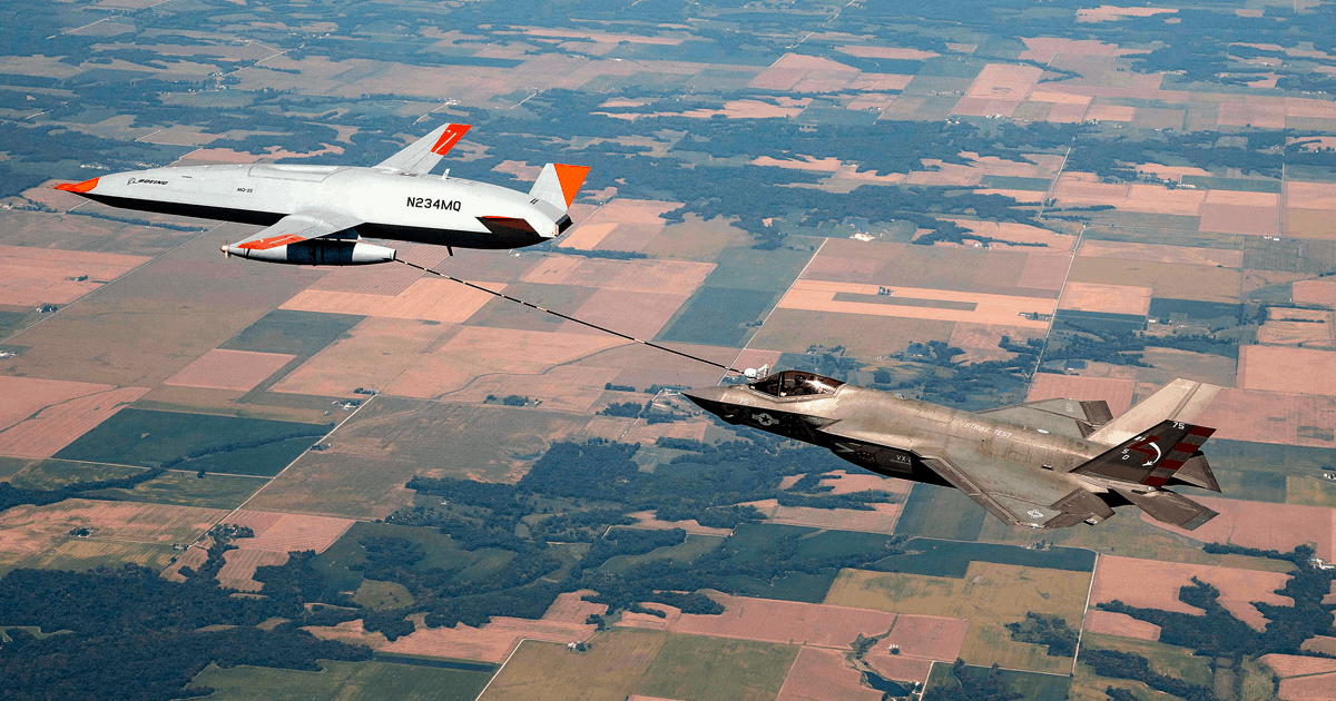 Безпілотний MQ-25 заправляє F-35C. Вересень 2021. Фото: ВМФ США