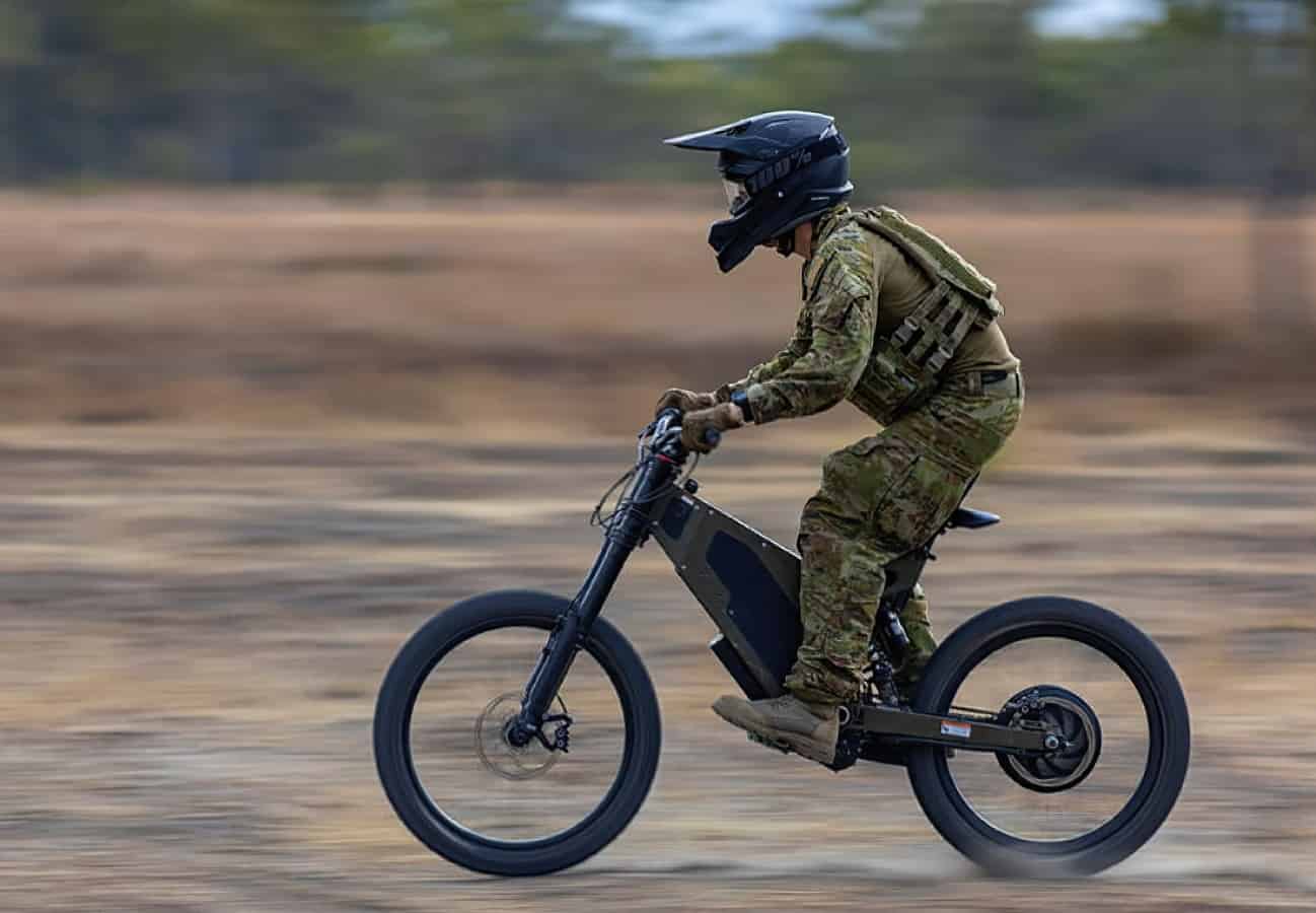 Військові Австралії на електровелосипедах B-52 компанії Stealth Electric Bikes. Жовтень 2021. Фото: МО Австралії
