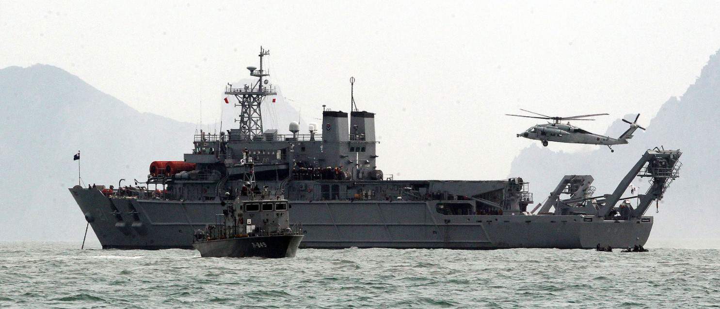 Перше рятувальне судно субмарин Р.Кореї ROKS Cheonghaejin (ASR-21)