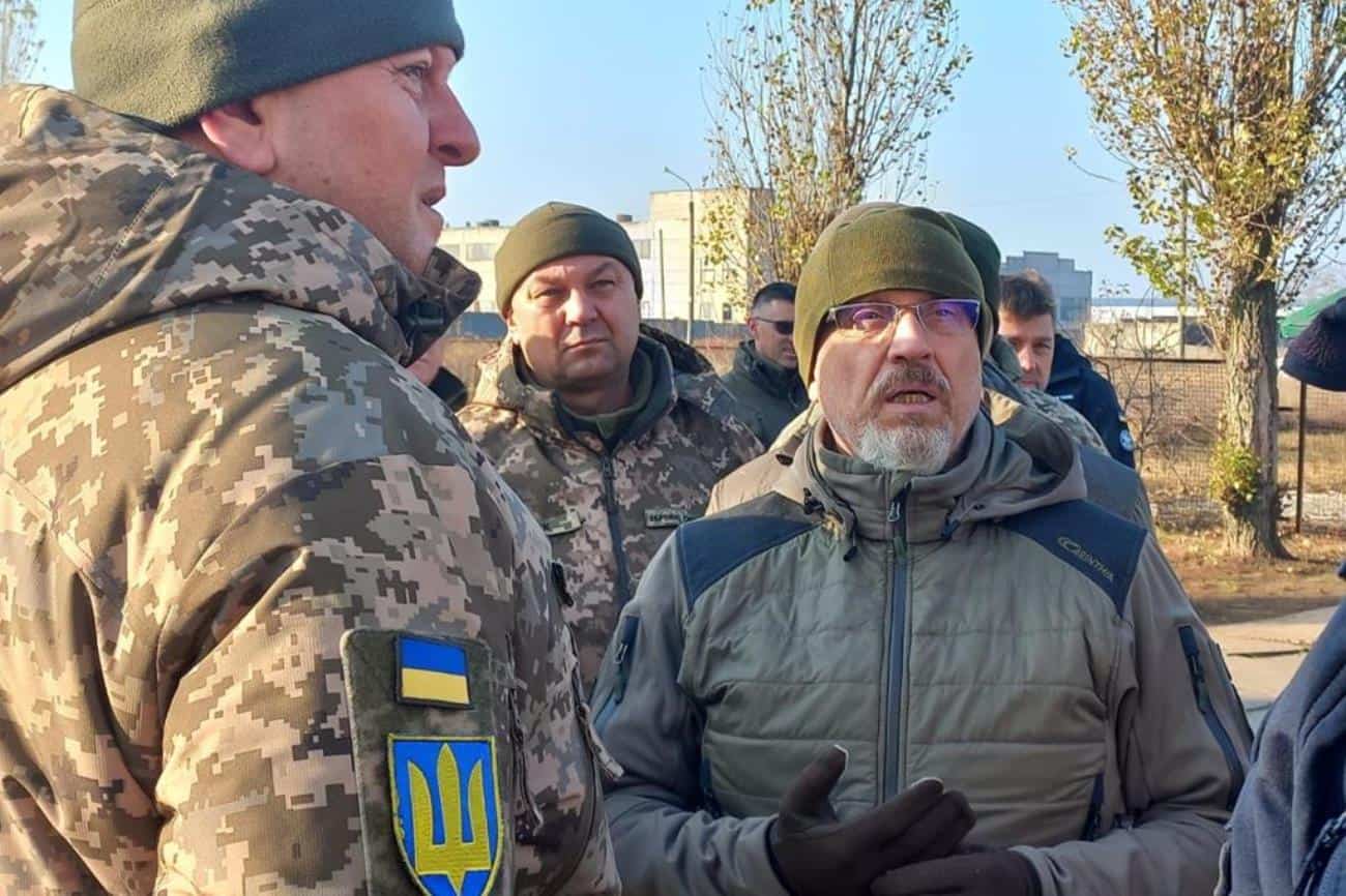 Oleksiy Reznikov ukrán védelmi miniszter és az ukrán fegyveres erők főparancsnoka, Valerij Zaluzsnij altábornagy