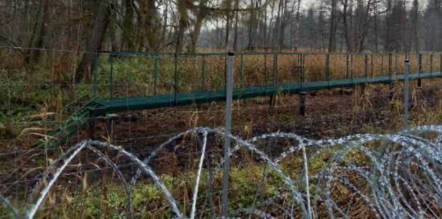 Фотографія від міністра оборони Польщі з нібито інфраструктурою для мігрантів