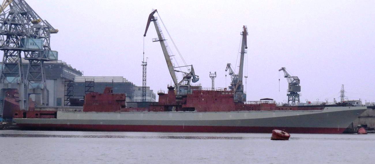 Спущений на воду корпус фрегата «Адмирал Бутаков» модифікованого проєкту 11356. 2016 рік