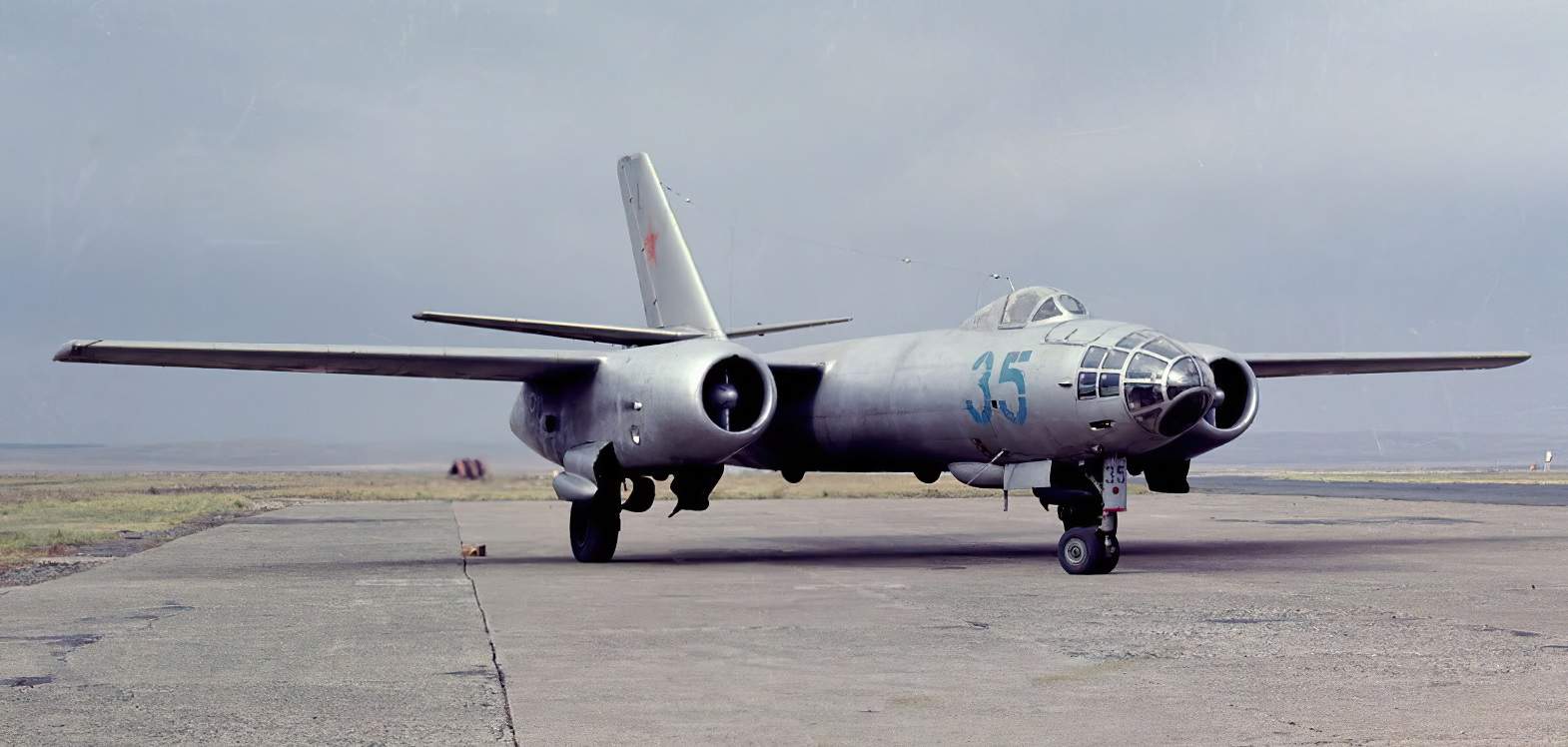 Іл-28 – радянський реактивний фронтовий бомбардувальник