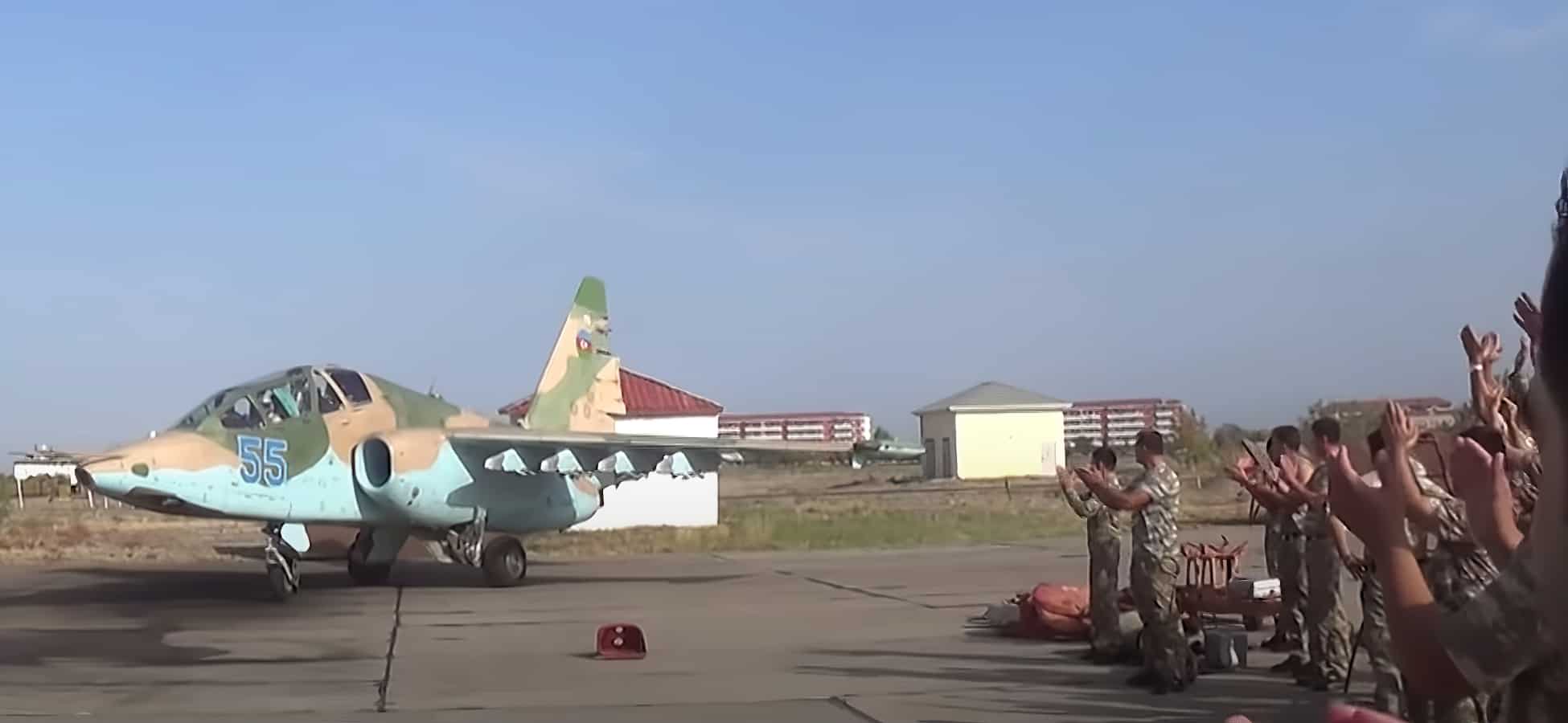 Військові Азербайджану моляться за пілотів літака Су-25