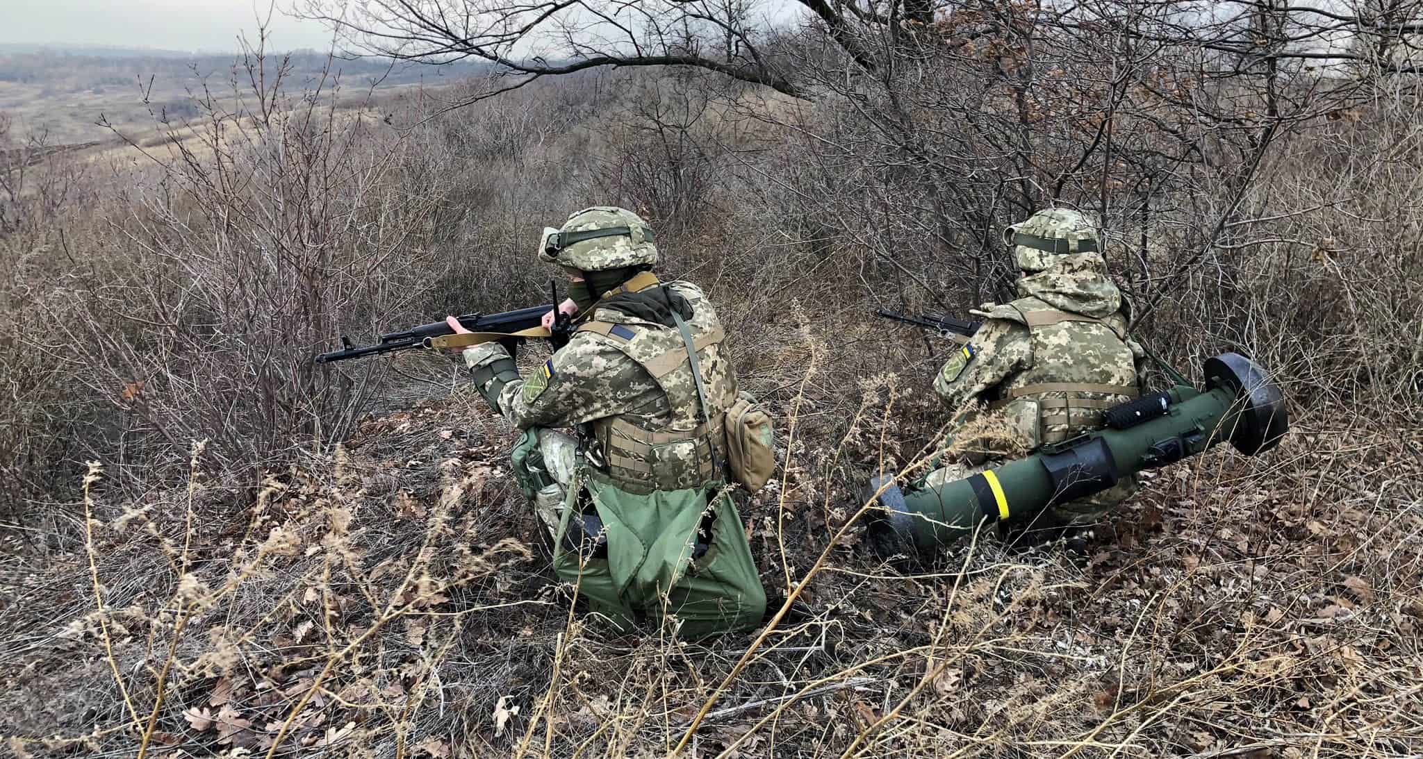 Військові України з ПТРК «Javelin» у зоні ООС. Грудень 2021. Фото: Патрік Рівелл