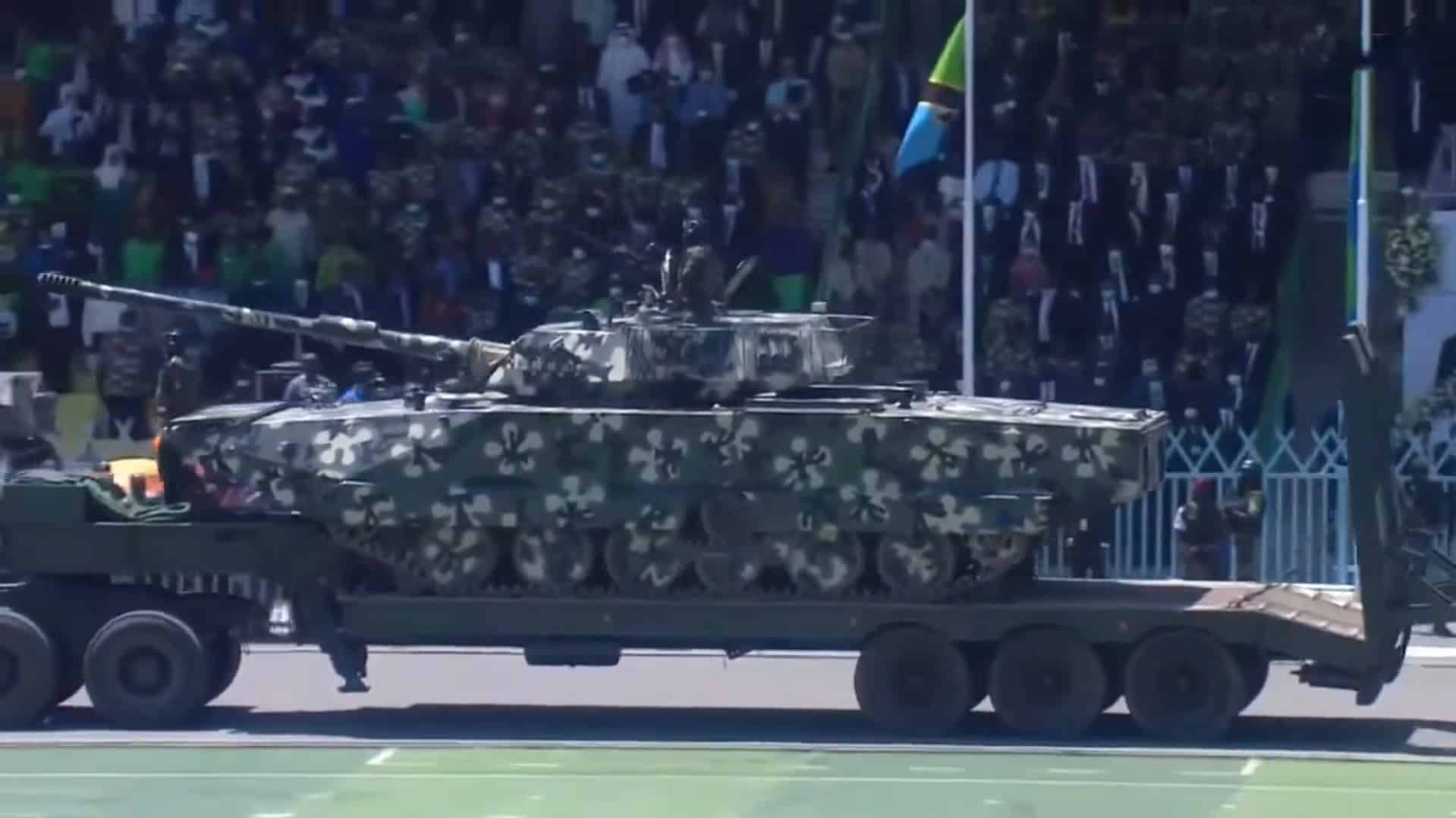 Китайський танк VT-2 на озброєнні Танзанії. Грудень 2021. Кадр з параду у Танзанії