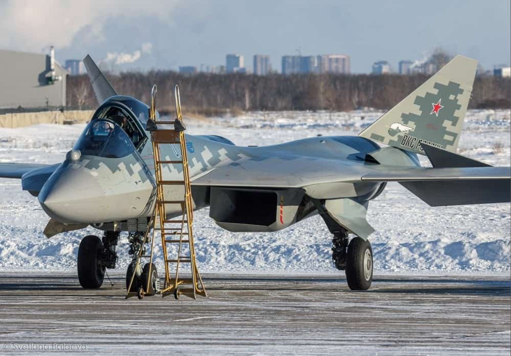 Перший (фактично другий) збудований серійний зразок винищувача Су-57 з номером №01. 2020 рік. Фото: ЗМІ РФ