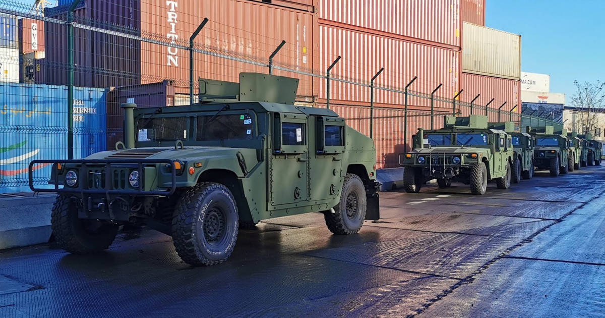 Передані у січні 2021 року для Сухопутних військ ЗСУ броньовані позашляховики HMMWV Фото: Посольство США в Україні