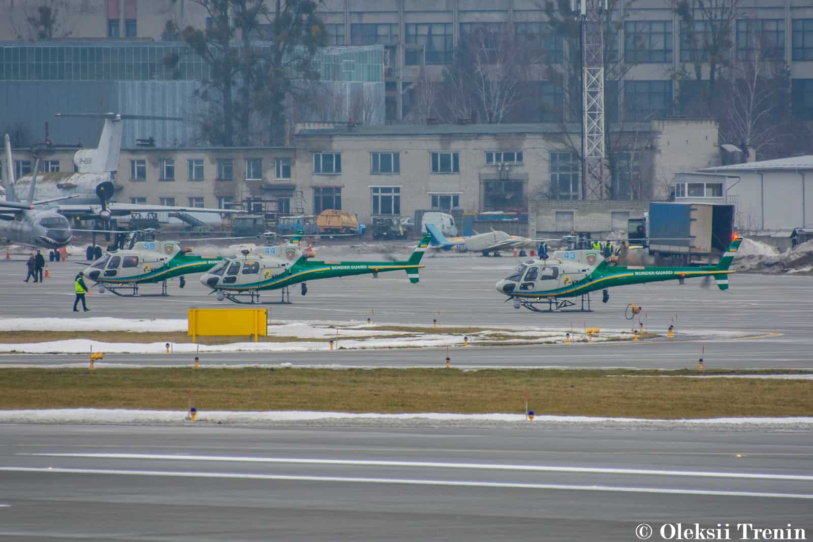 Вертольоти Airbus H125 ДПСУ з номерами 43, 44, та 58. Лютий 2022. Фото Олексія Треніна.