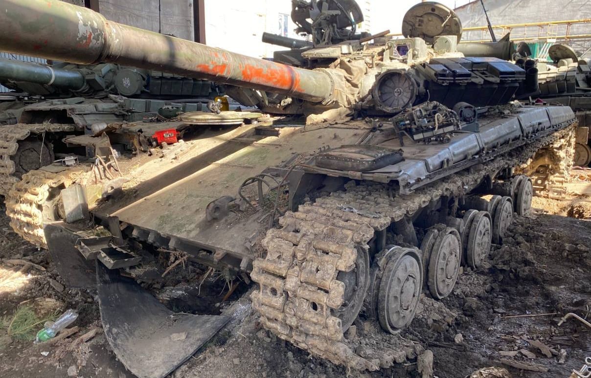 Elfogták 57 OMPBR T-64BV megszálló harcosai.  2022. március. Fotó: 57 OMPBr