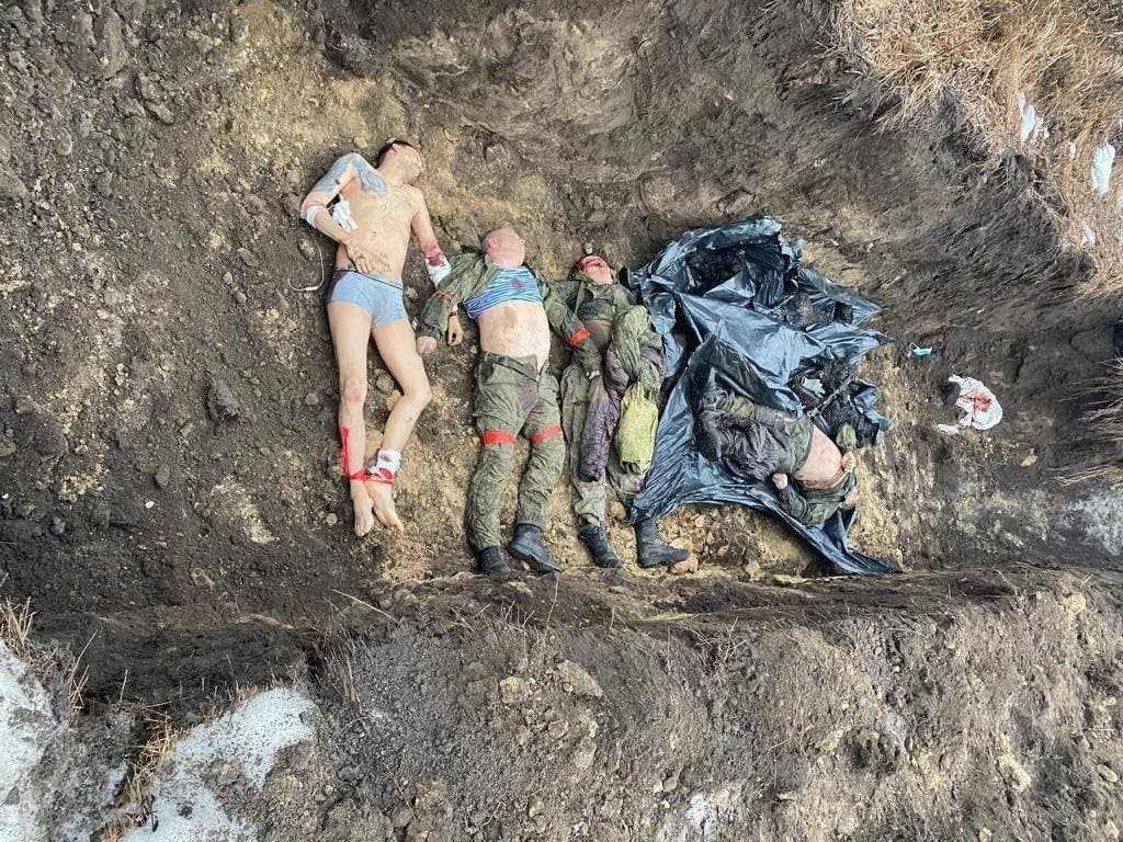 Масове поховання російських солдатів на території України