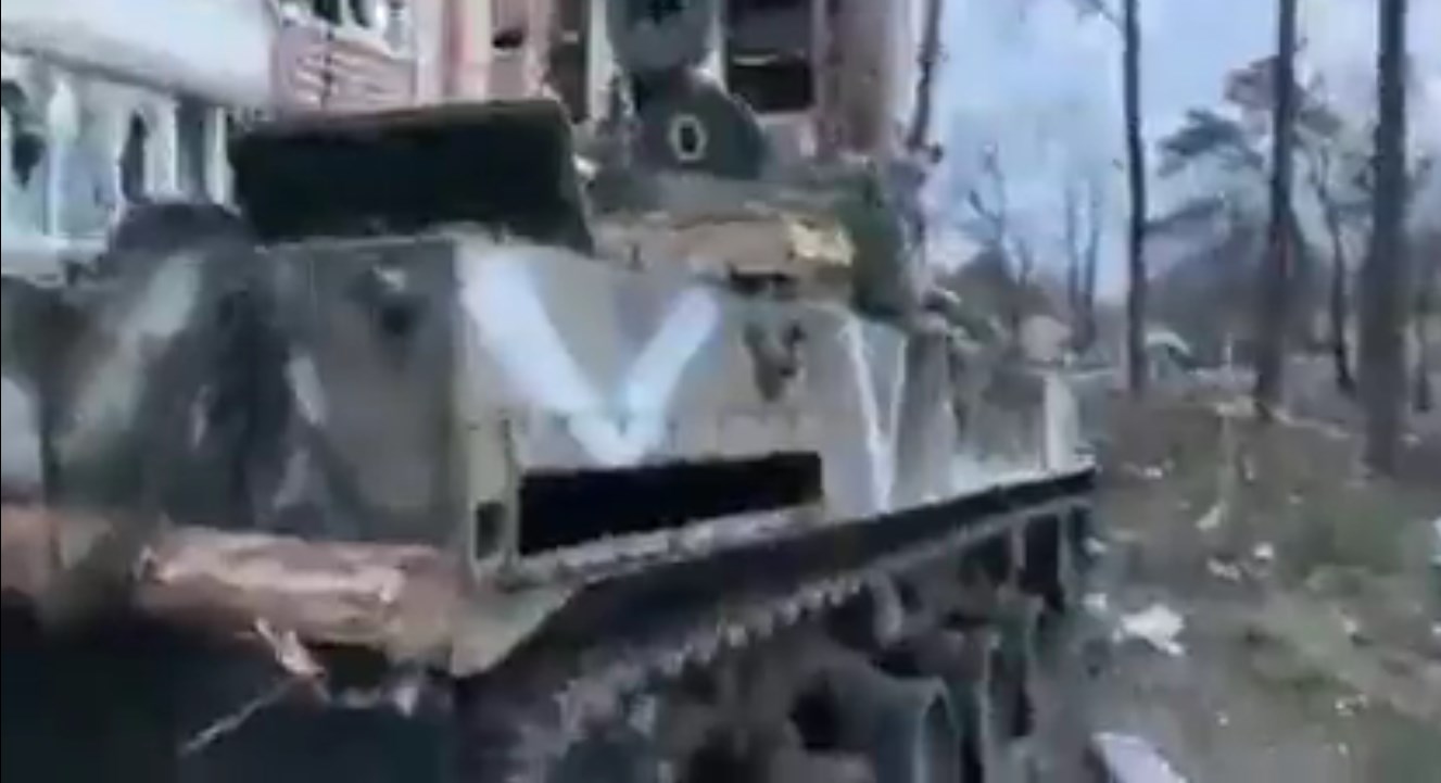 Захоплені в Ірпені російська бойова машина десанту БМД-4М. Березень 2022. Фото: Кадр з відео