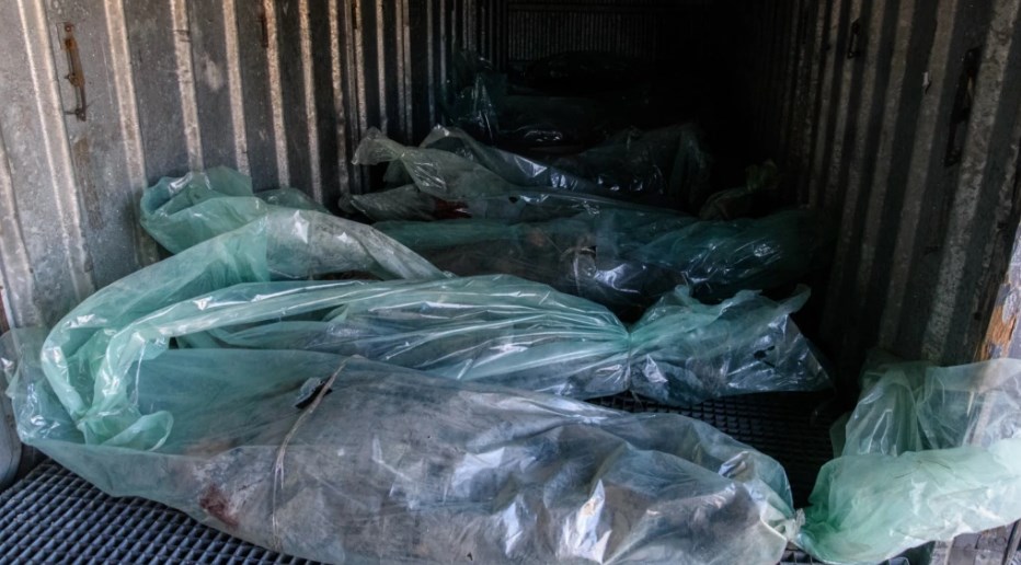 Тіла загиблих російських солдатів у вагоні-рефрижераторі на вокзалі міста Вознесенськ. Фото: Радіо Свобода