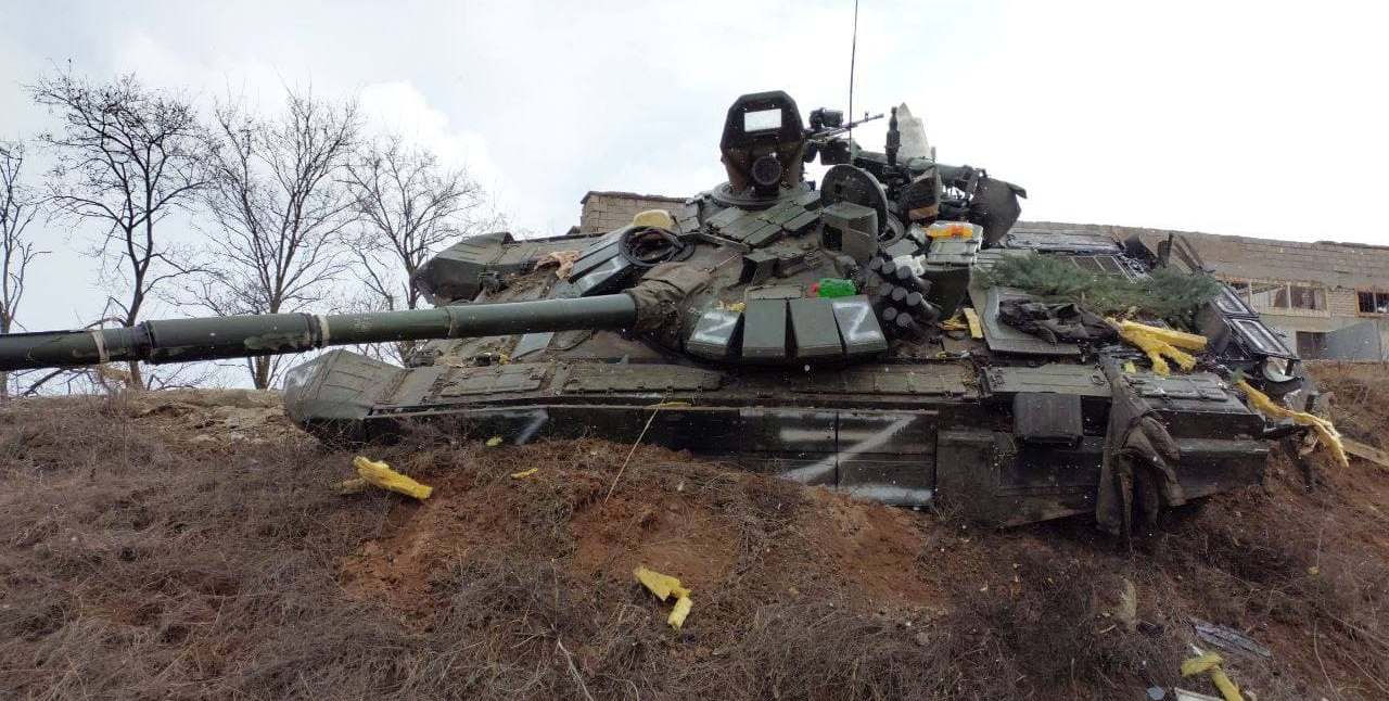 Захоплений російський танк Т-72Б3 на Маріупольському напрямку. Фото: Полк "Азов"