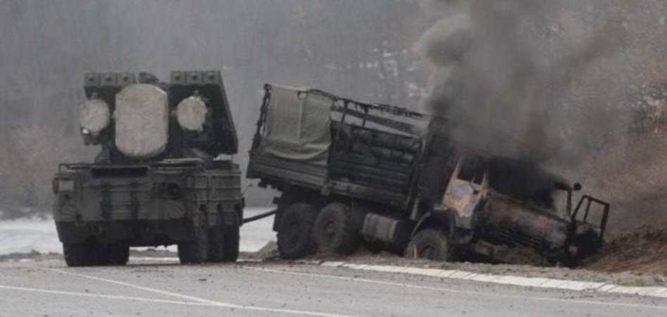 Csernyihiv térségében összetörtek egy orosz lőszeroszlopot