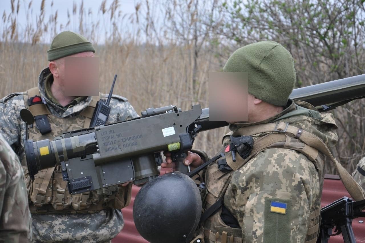 Військовий України з ПЗРК «Stinger» на Донбасі. Квітень 2022. Фото: ДШВ ЗСУ