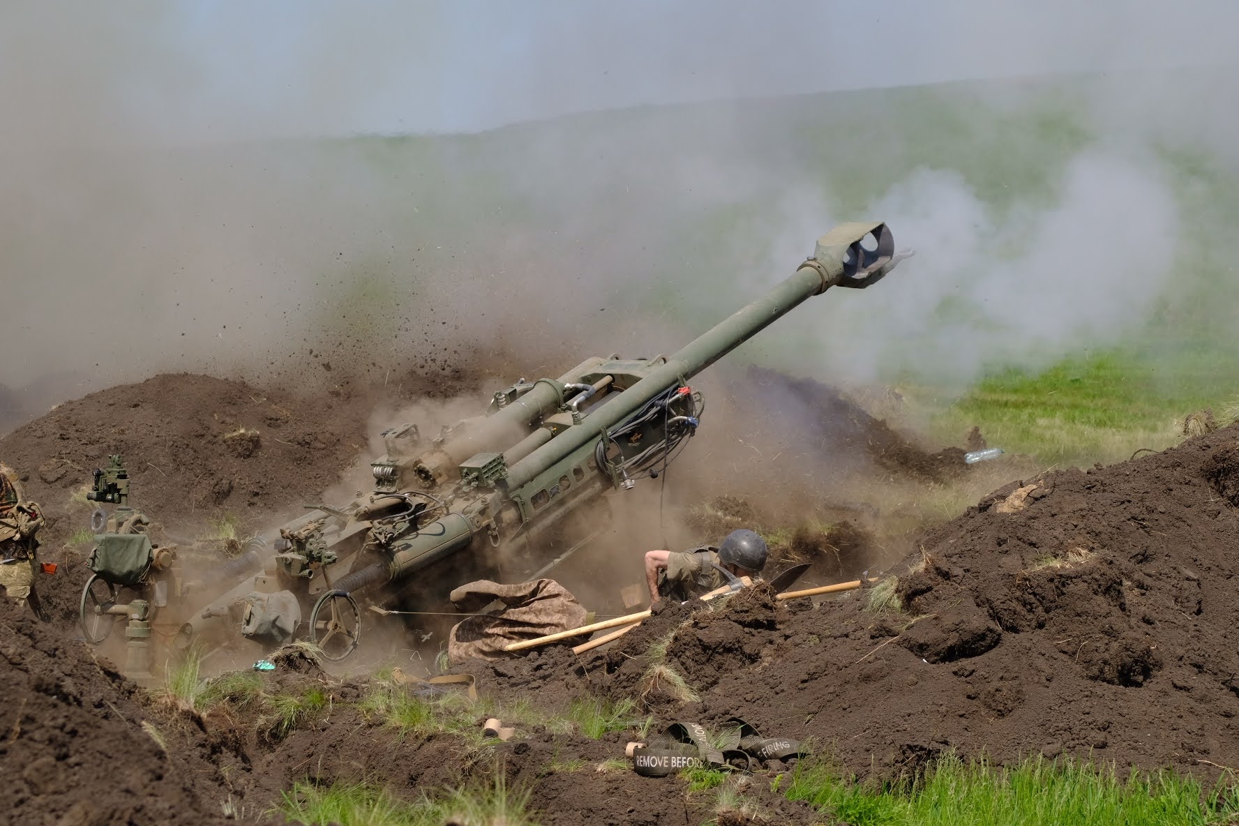 Українські військові використовують гаубиці M777, травень 2022, Фото: Головнокомандувач ЗСУ