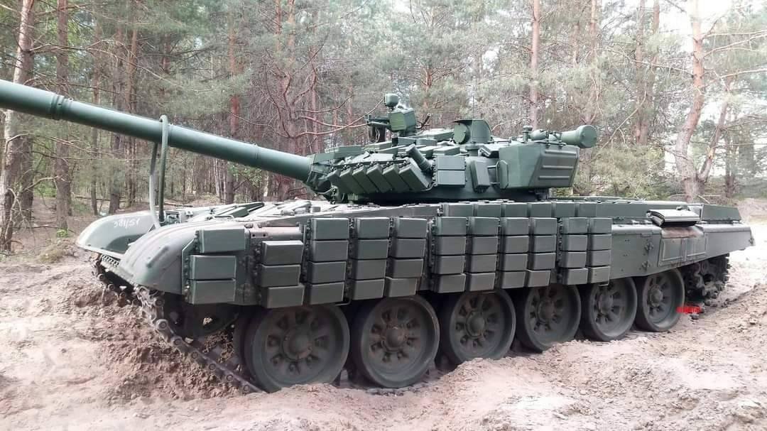 Танк Т-72М1R польської модифікації з динамічним захистом в Україні. Травень 2022. Фото: Бучко Володимир