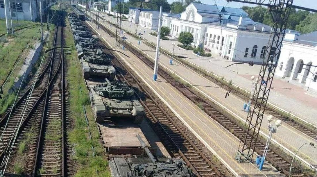 Російські танки Т-72Б в Мелітополі. Травень 2022. Фото з соцмереж