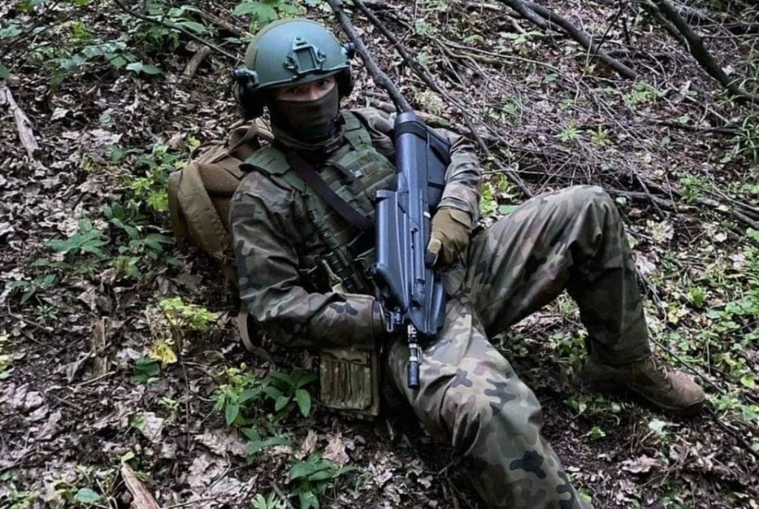 Боець з гвинтівкою FN F2000, який, ймовірно, в Україні. Травень 2022. Фото: Ukraine Weapons Tracker