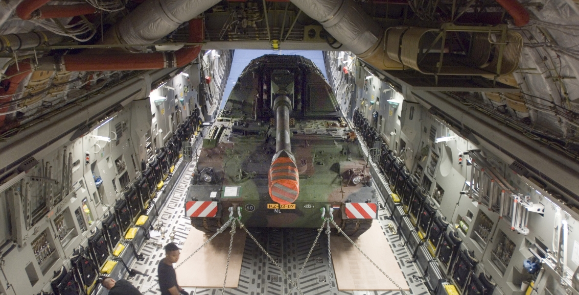 Pzh-2000 у літаку C-17. Фото з відкритих джерел