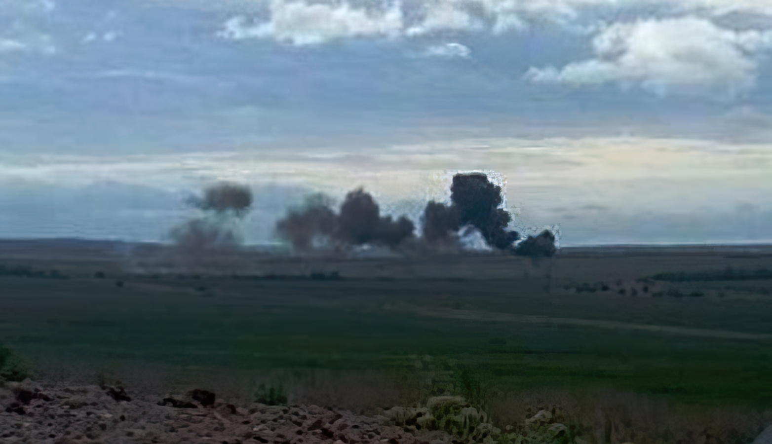 Фото горящего российского штурмовика Су-25 "Грач", май 2022, Источник: Командование ДШВ