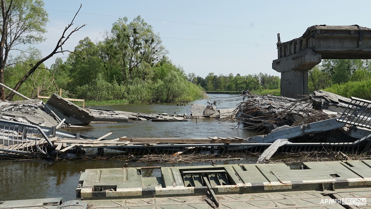 Відновлення силами ДССТ мосту через річку Тетерів. Травень 2022. Фото: ДССТ 