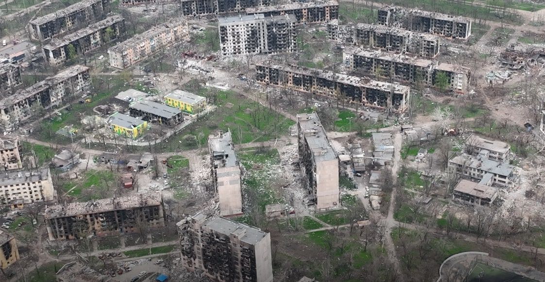 Руїни українського міста Маріуполь. Травень 2022. Фото: "АЗОВ"