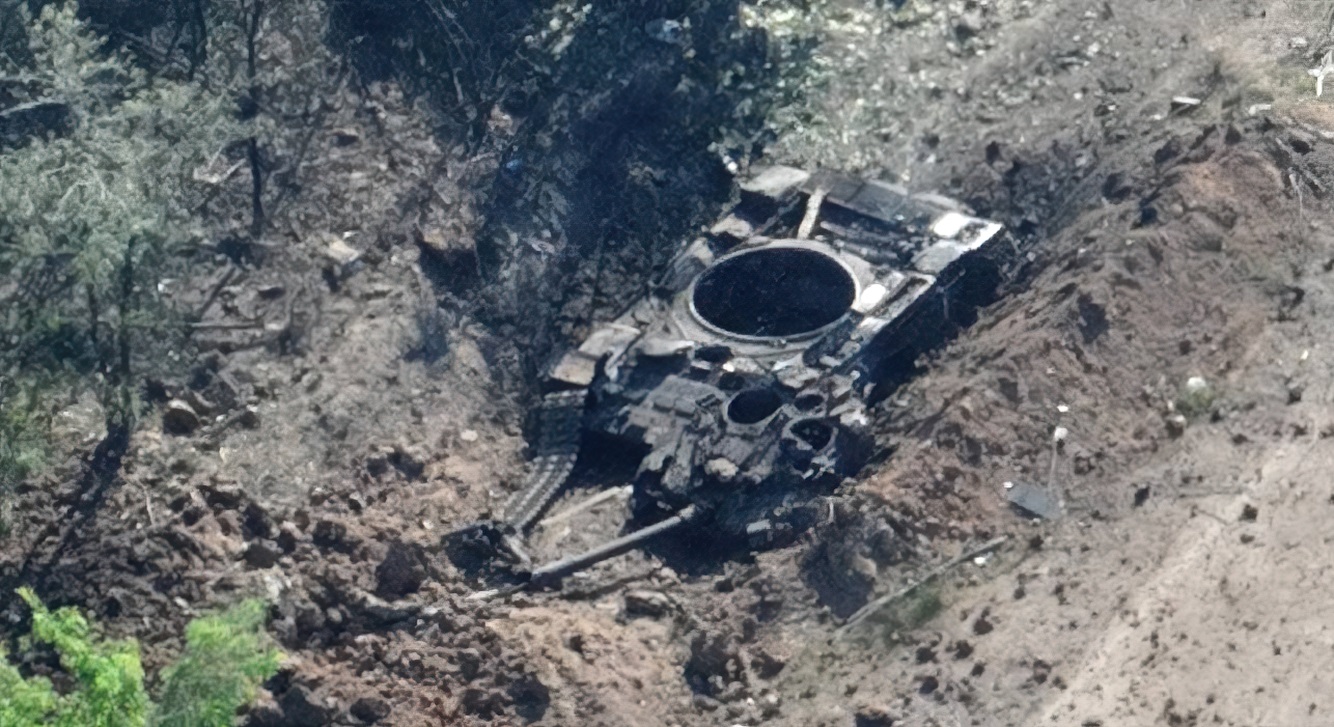 Знищений українськими військовими російський танк Т-90А. Червень 2022. Україна. Фото: 128 ОГШБр