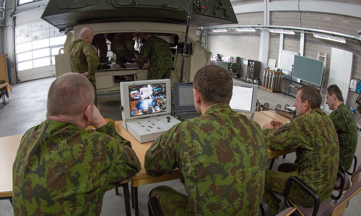 Ілюстрація: Центр підготовки з використання САУ PzH 2000. 2016 рік. Фото: Germany at NATO