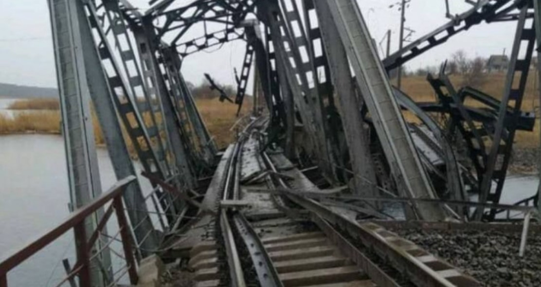 Зруйнований залізничний міст на Запоріжжі. Березень 2022. Фото: Depo.UA