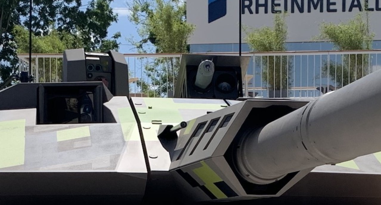 Приціли та система пусків безпілотників на танку “Panther KF51” від концерну Rheinmetall. Червень 2022. Фото: Rheinmetall