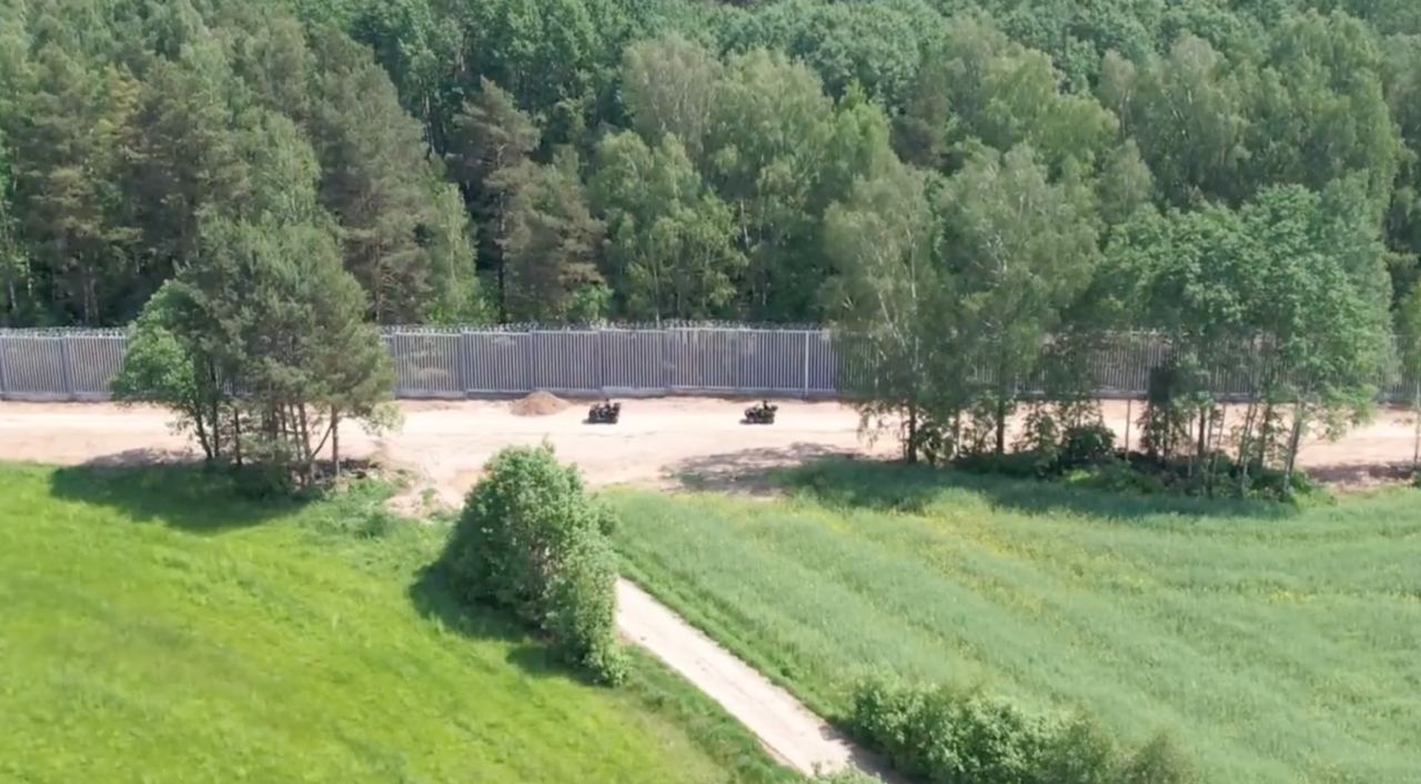 Зведена частина стіни на білорусько-польському кордоні, червень 2022 Кадр з відео