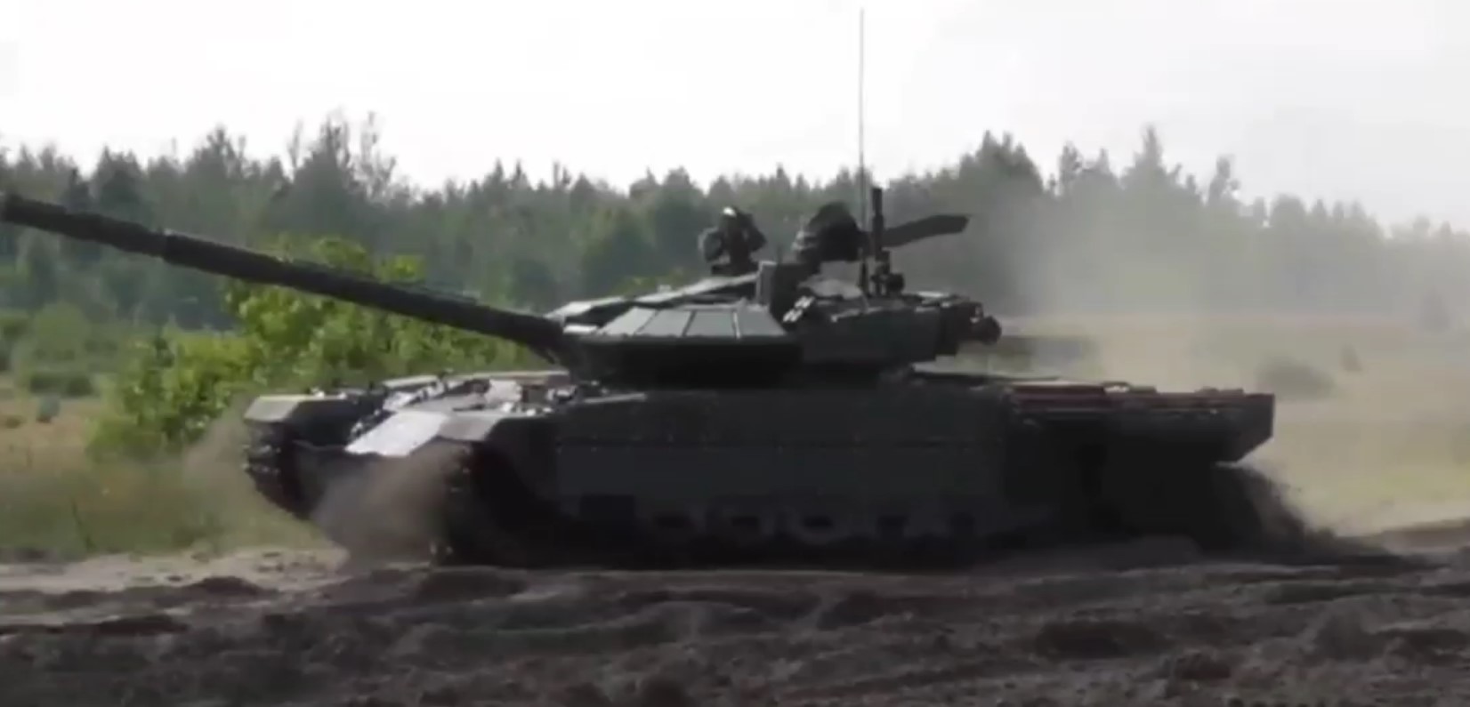 Дослідний зразок білоруської модернізації танка Т-72Б. Липень 2022. Білорусь. Кадр з відео “Госкомвоенпром”