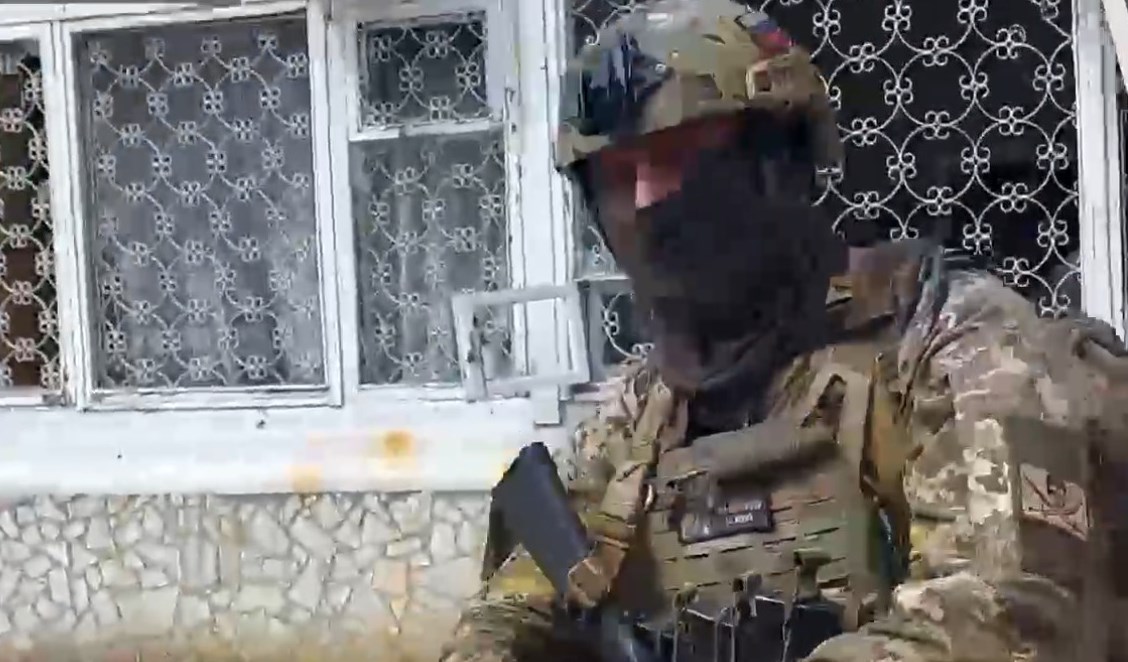 Russians dressing up as Ukrainian military while storming Ukrainian  positions - Militarnyi