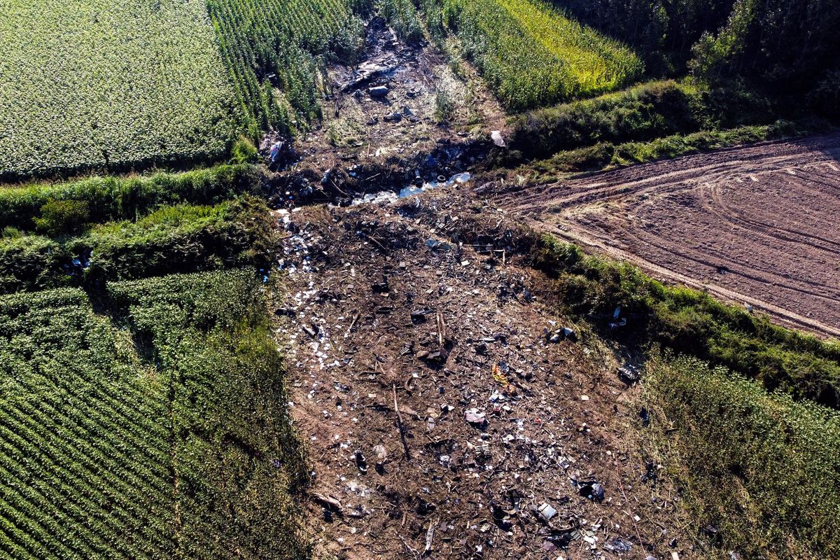 Місце падіння Ан-12 в Герції, 17 липня 2022 Фото: Reuters