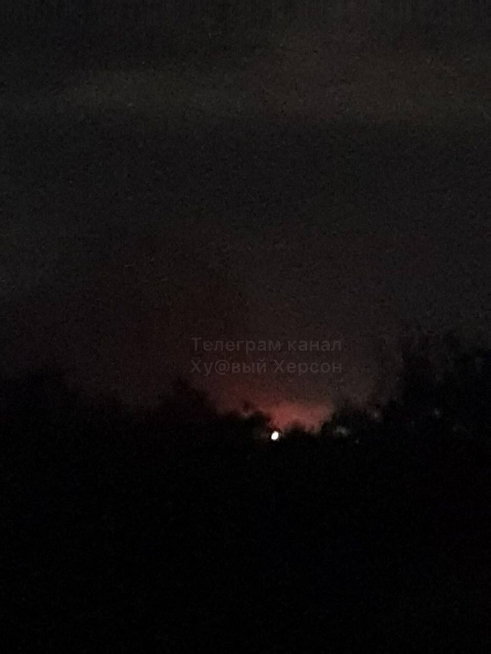 Місце вибуху. Лазурне, Херсонська область, липень 2022 Фото з відкритих джерел
