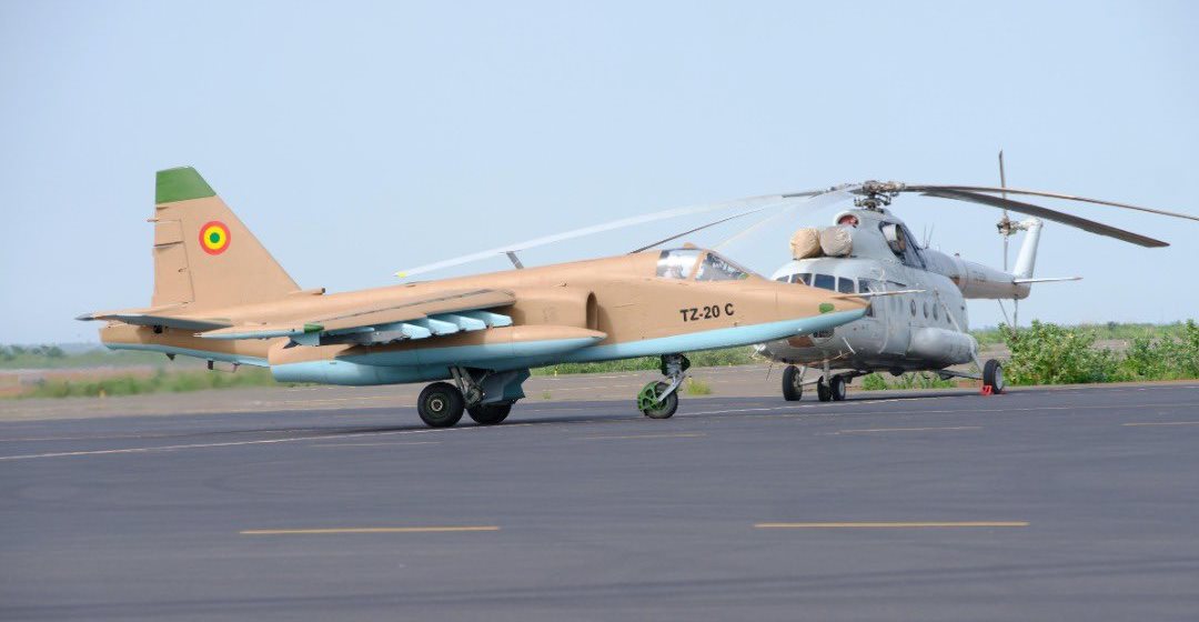 Штурмовик Су-25 та Ми-8 Повітряних сил Малі передані Росією. Серпень 2022. Малі. Фото: Уряд Малі