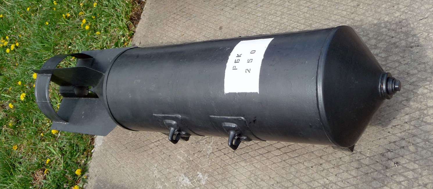 Бомбова касета РБК-250 під ПТАБ-2.5М. Фото з відкритих джерел
