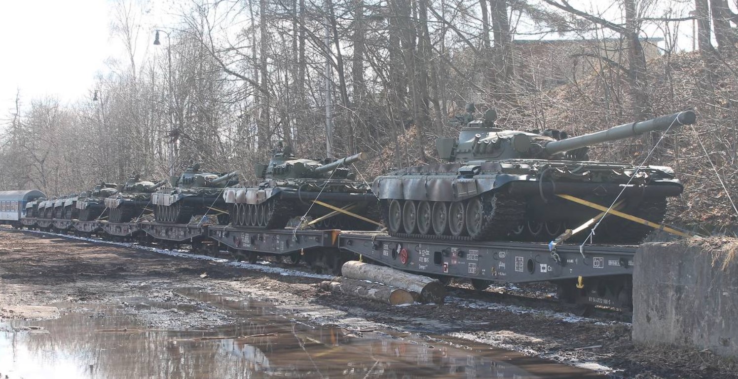 Ешелон з Чехії для України з танками Т-72М та БМП-1. Весна 2022. Фото з соцмереж