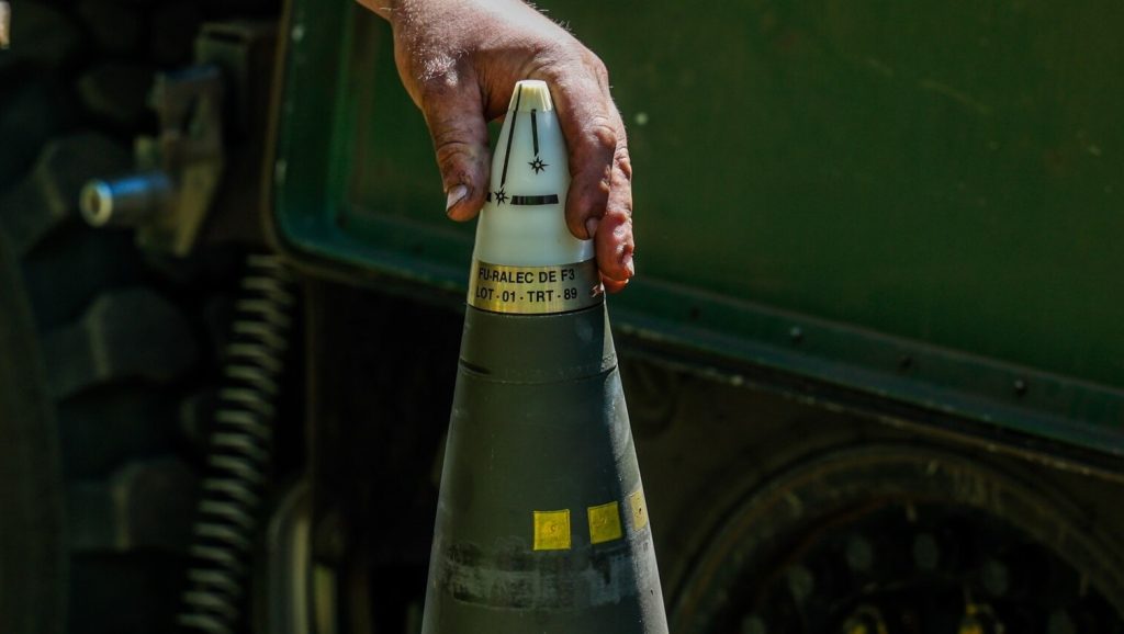 155-мм снаряд до САУ CAESAR українських військових. Літо 2022. Україна. Фото: Радіо Свобода