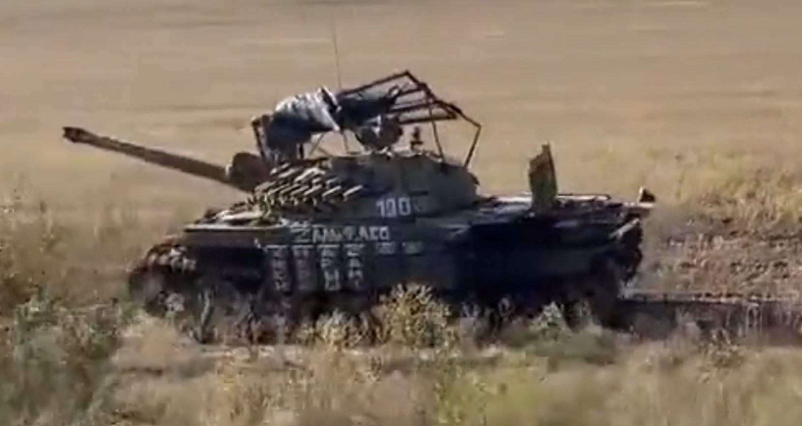 Знищений танк Т-62МВ російських військових на Херсонщині. Жовтень 2022. Фото з соцмереж