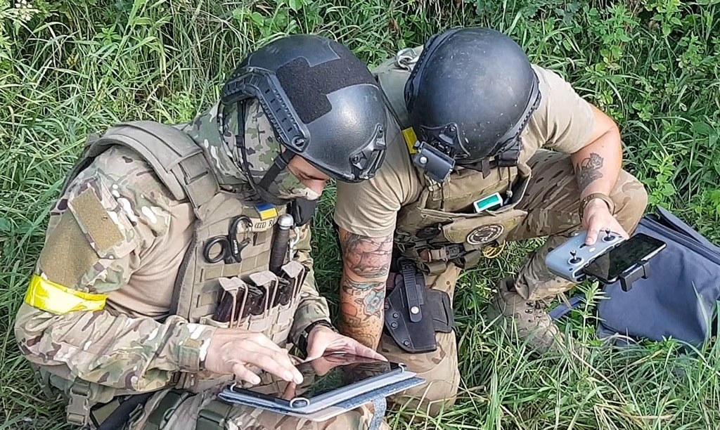 Українські військові тренуються з дроном DJI Mavic 3. Ілюстративне фото з відкритих джерел
